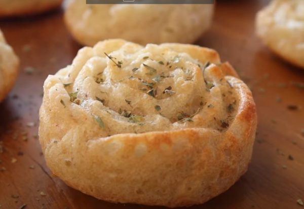 Pão de cebola vegano e sem gluten