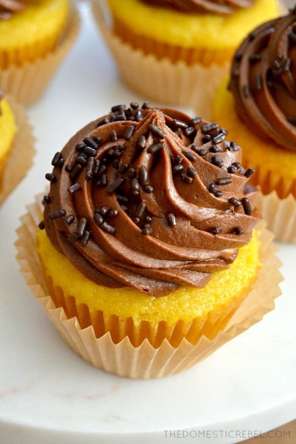 cupcake de cenoura com chocolate