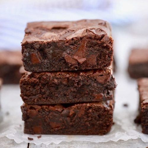 brownie com chocolate em barra