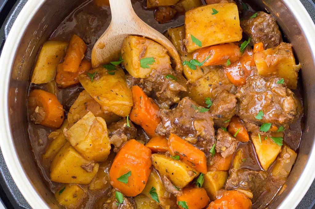 carne de panela com batatas